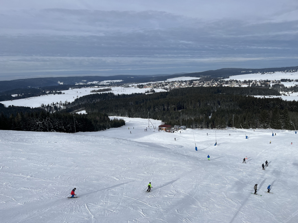 Blick über die "Renata" (6), die wie immer zu voll und zu kurz ist, zur Paula (5) links von der Schirmbar