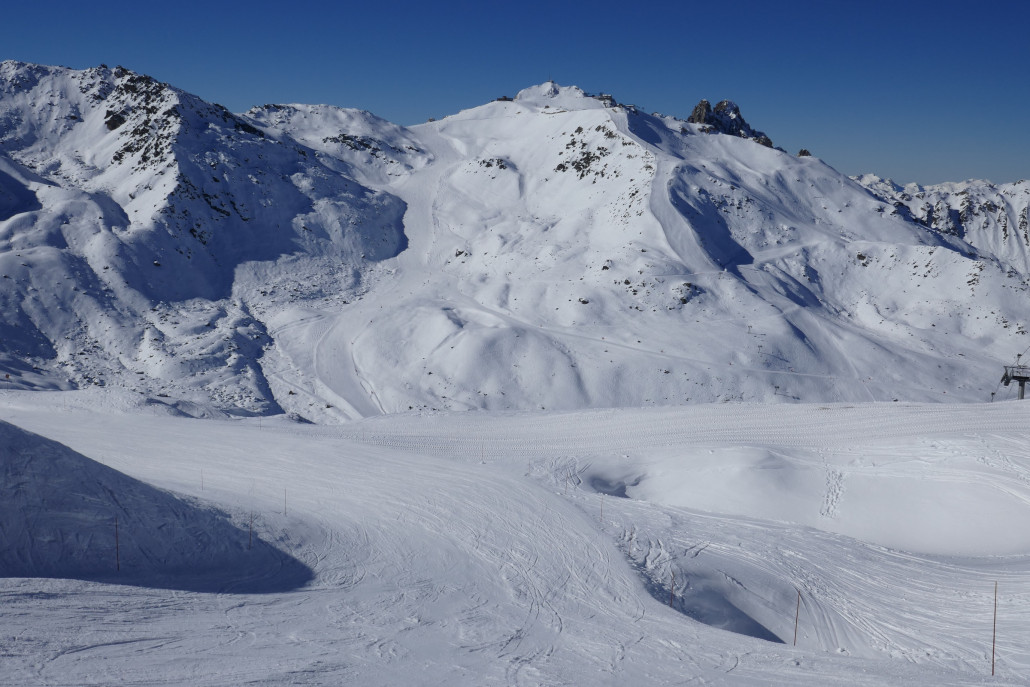 Piste am Chanrossa und Sauliere hinten