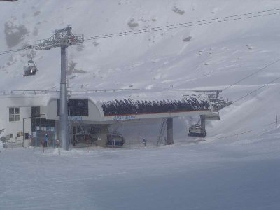 Gratbahn im schaurig sonnigen Nebel