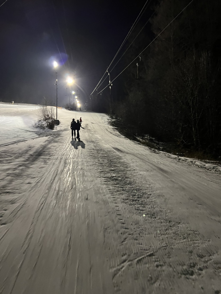 Im Lift, die Trasse wurde nun auch präpariert und es wurde noch Schnee reingeschoben