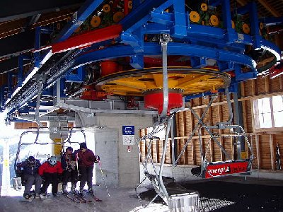 Starrer Antrieb im Berg. Hersteller Garaventa Kompakt 4. Komischerweise mit WL Gruppe. Baugleiche Anlagen haben sonst Leistungstyristoren