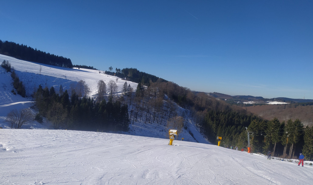 Blick vom Brüchetalhang zur Schanze