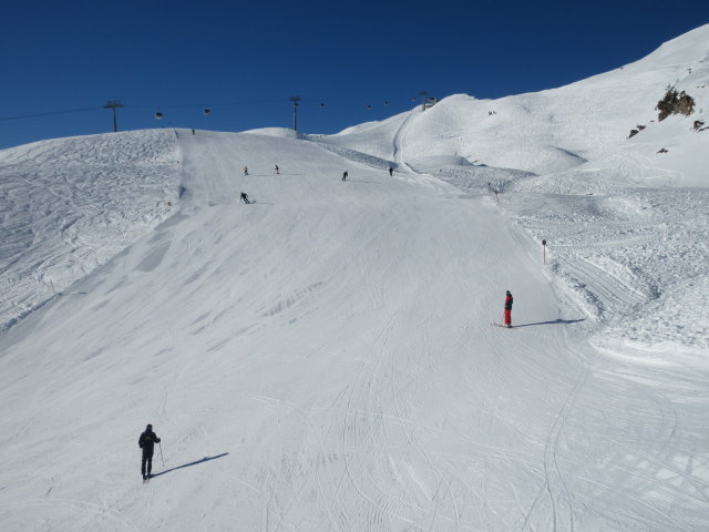 Abfahrt "Gipfelbahn - Hochalm", darüber die 8-MGD Gipfel