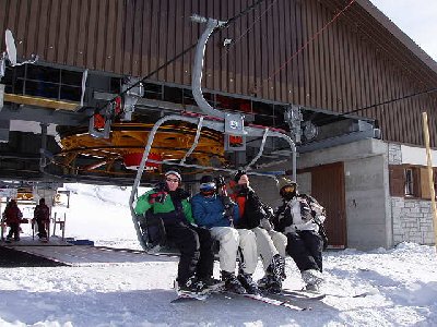 Im Gegensatz zur Cuolm Val 4SB ist hier der Antrieb im Tal sowie auch die hydraulische Spannung.