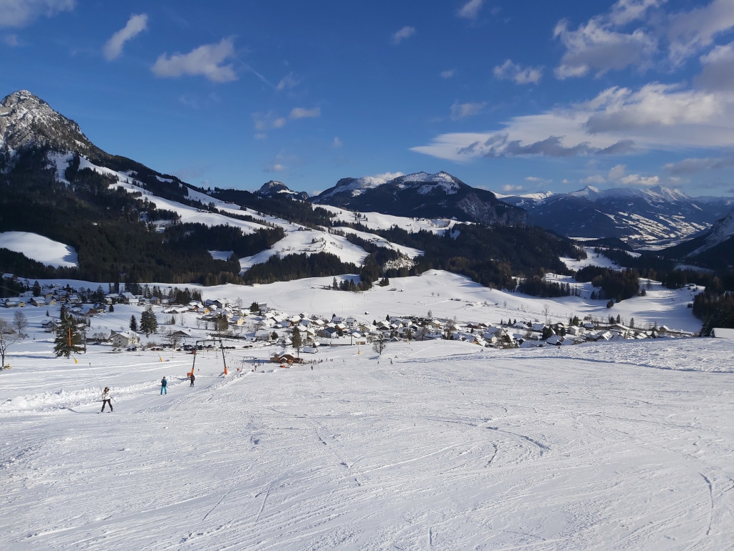 Im Tal ca. 60-80 cm.