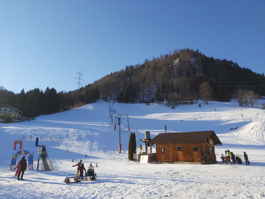 Die rechte Piste war präpariert und eine weitere Außenrumpiste gibt es auch noch. Links sah es mehr nach Tiefschnee aus.