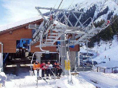 Talstation im schönen Holzlook 4KSB Dieni-Milez Besseren Gleisanschluss hat nur noch der Feldberg denn da muss man nur 30min Bus fahren. ;-)