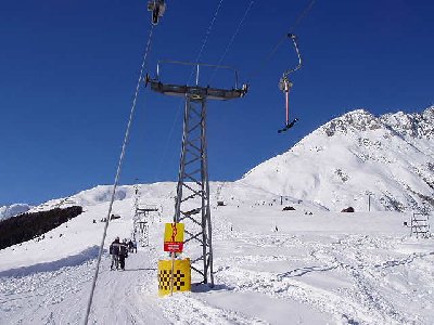 Auf der Strecke. Übrigens bis auf den Skilift Alpsu haben hier keine Lifte Wartungspodeste :-(