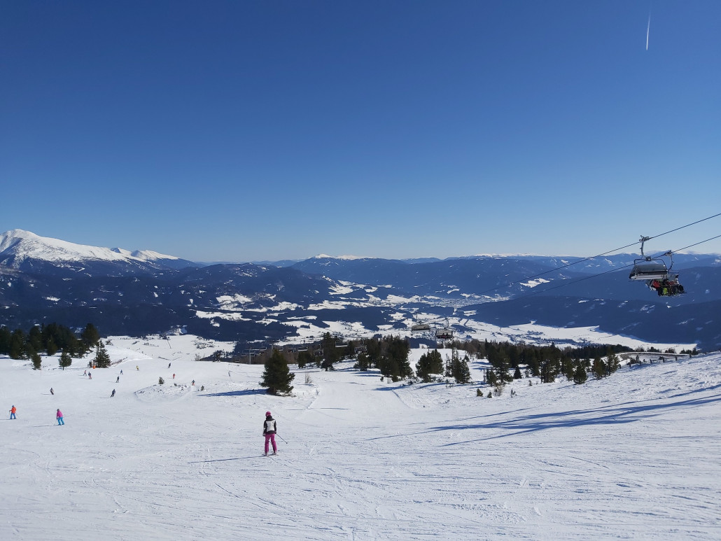 Samsonjet mit den längsten Pisten und die Hauptbeschäftigungsanlage. Sie fuhr schnell und bedient viele Pistenvarianten in allen Schwierigkeitsstufen, wobei die steileren Abschnitte eher kurz sind.