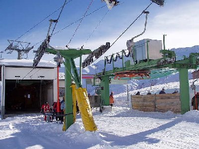 Der Längere der beiden Milezlifte. Macht ein bisschen einen vergammelten Eindruck diese Talstation