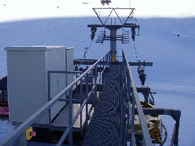 Oben auf der Talstation der 4SC Cuolm Val hier allerdings nur als Spannstation ausgeführt