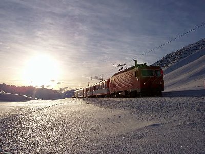 Letzter Zug von Andermatt nach Sedrun mit Autoverlad.