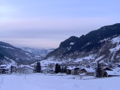Blick hinunter ins Prättigau mit Umfahrung