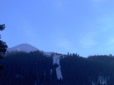 Mittelstation der PB Jakobshorn, ganz rechts die Bergstation - fast auf gleicher Höhe ;-)