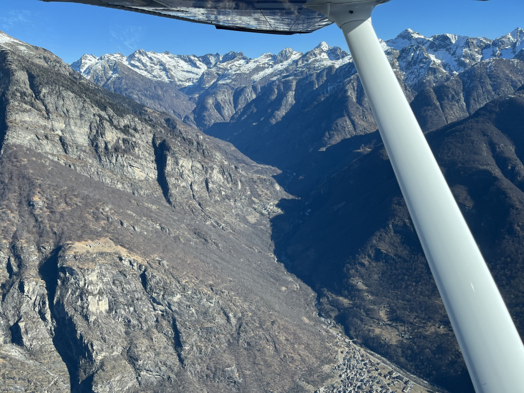 Sinkflug durchs Maggiatal