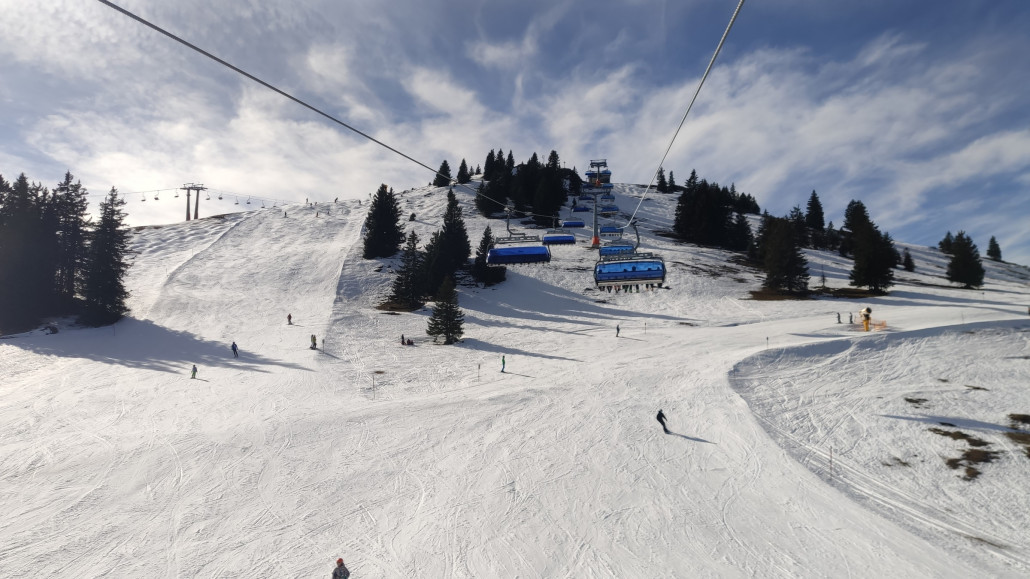 Pisten an der Sudelfeldkopfbahn mittags