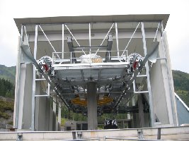 12-Seilbahntechnik an der Talstation.jpg