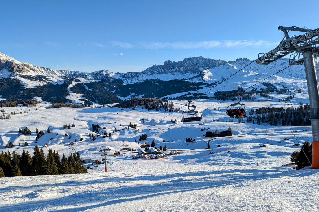 Die Piste am Mezdi hat natürlich aufgrund Süd-Ausrichtung auch sehr gelitten - die Haufen wurden langsam schon wieder harsch