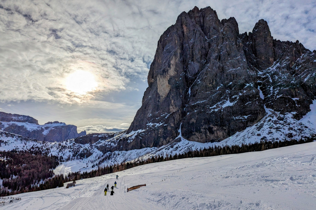 Mont Seura am Morgen mit Blick zum Langkofel
