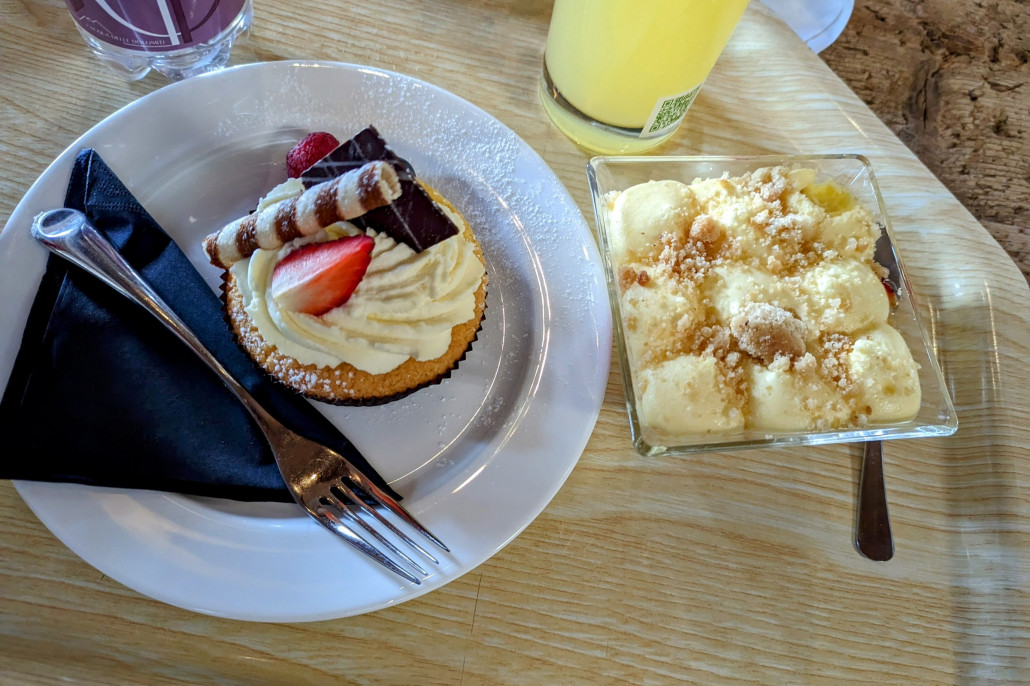 Zeitsprung (zwischendurch keine Sonne). Kleine Stärkung im Rifugio Salei.