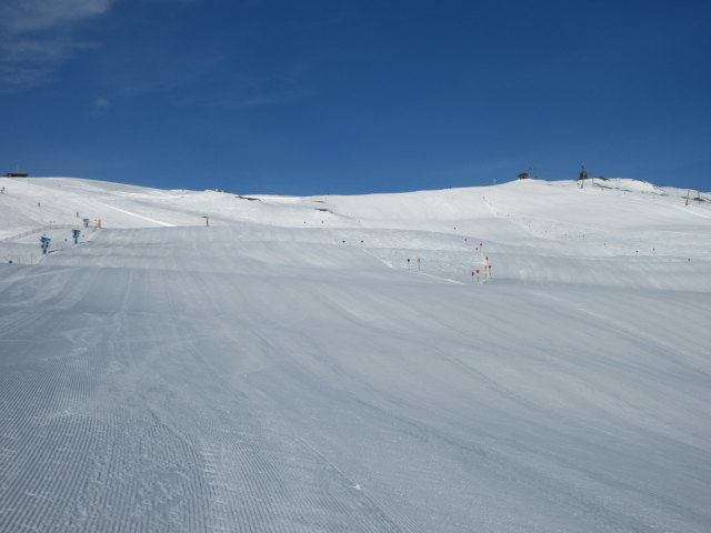 Abfahrt "Gensbichlalm - Braunkogel" (links) und Braunkogelabfahrt (rechts), rechts im Hintergrund der 2-SL Braunkogel