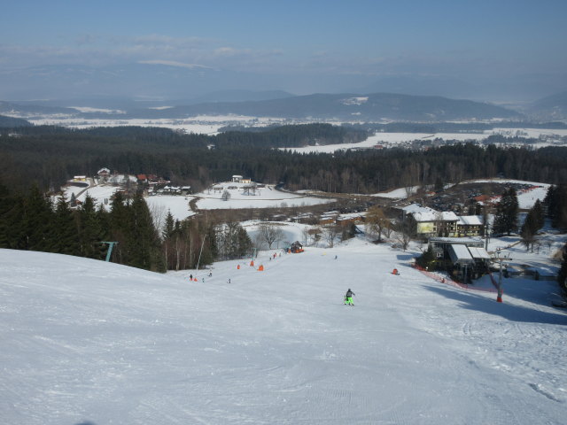 Quellenhang, links der 1-SL Quellen, rechts die Talstation der 6-MGD Petzen (657 m)