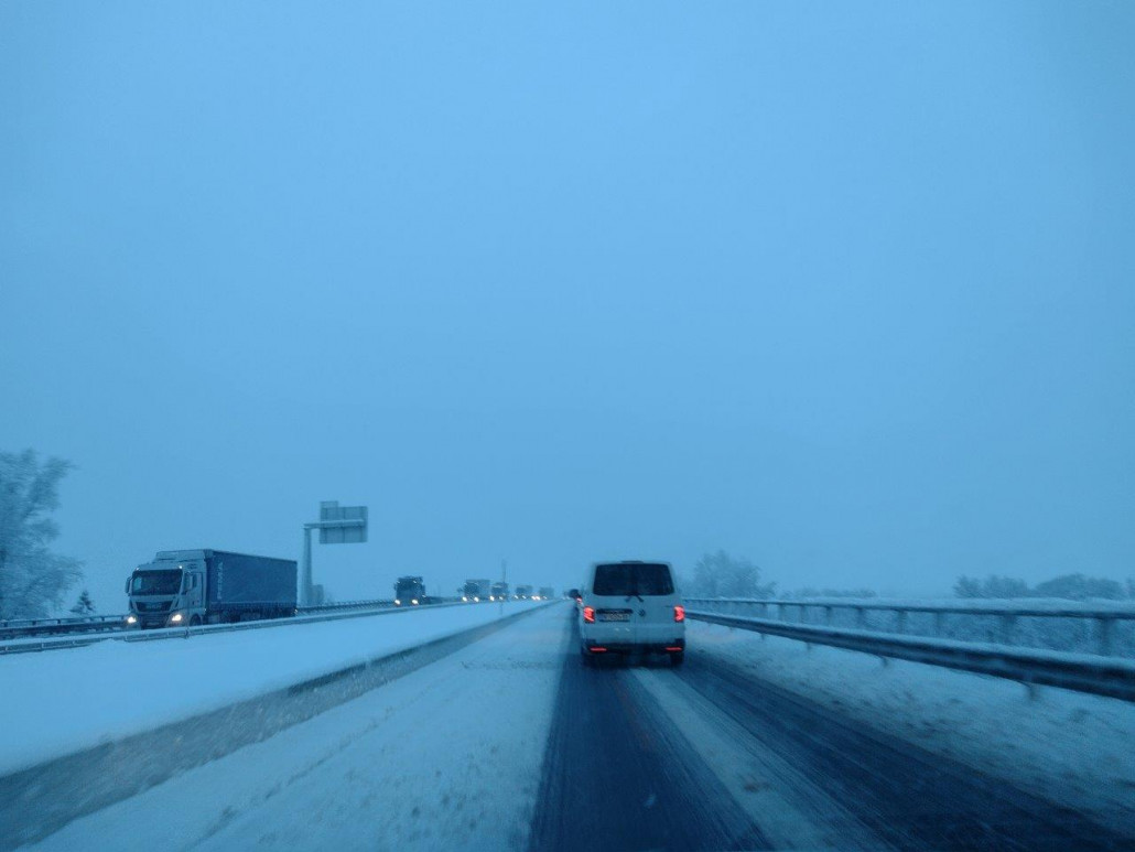 Am Schoberpass waren dann schon ziehmlich winterliche Straßenverhältnisse.