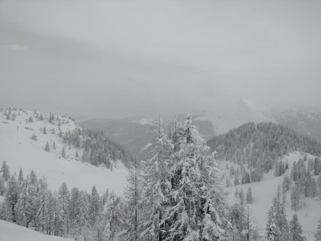 Immer wieder schneite es leicht. Im Hintergrund der Kogelalmlift.