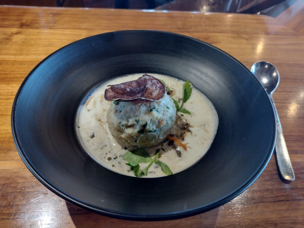 Mittagessen in der Rauchkopfhütte. Beuschl mit Semmelknödel, war sehr lecker.