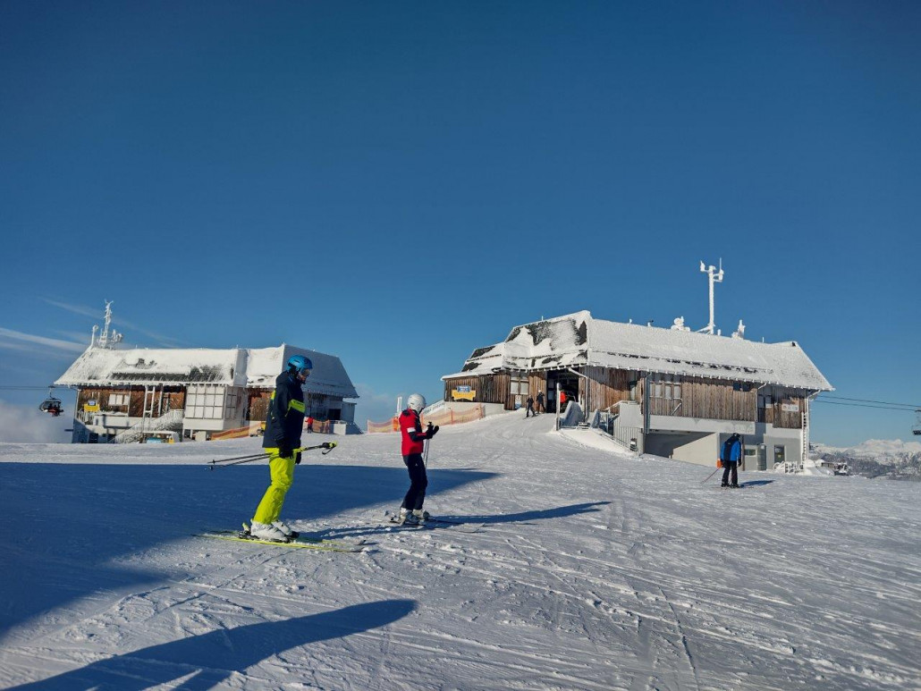 Bergstationen der Klösterlebahn II (rechts) und der Gipfelbahn