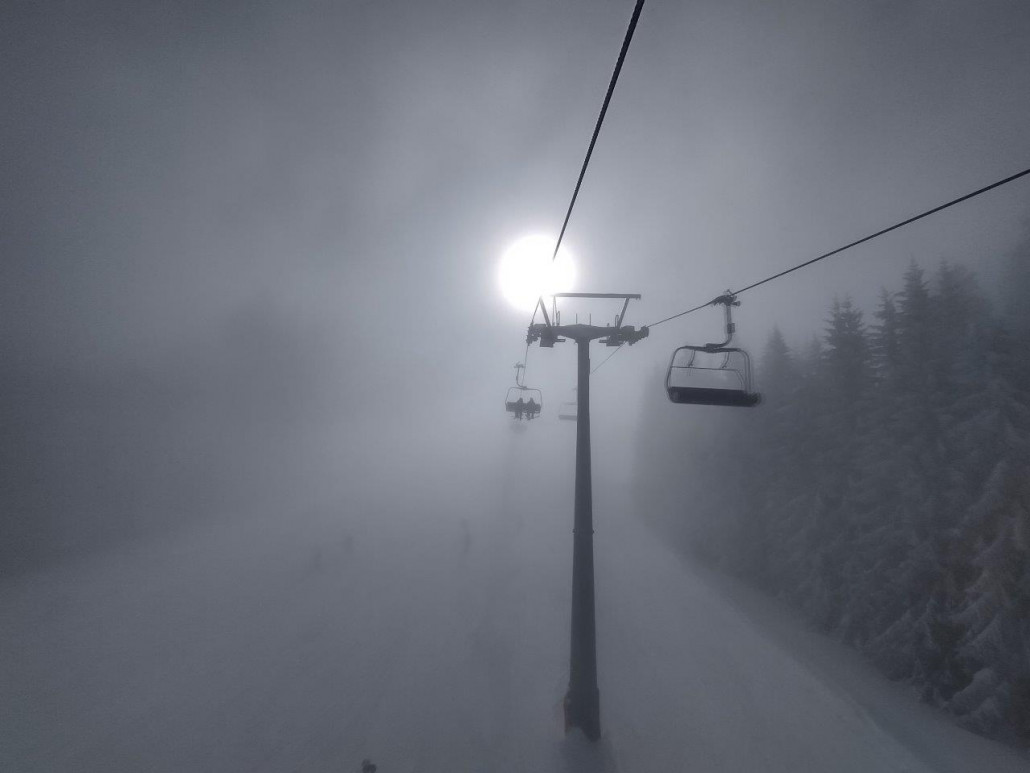 DIe Talstation und die untere Hälfte der Gipfelbahn lagen im Nebel