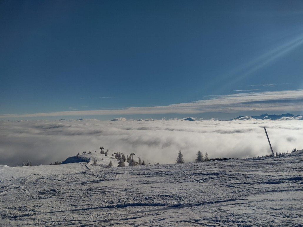 Nochmals Blickrichtung Klagenfurter Becken, hinten der Wörthersee Familiy Jet.