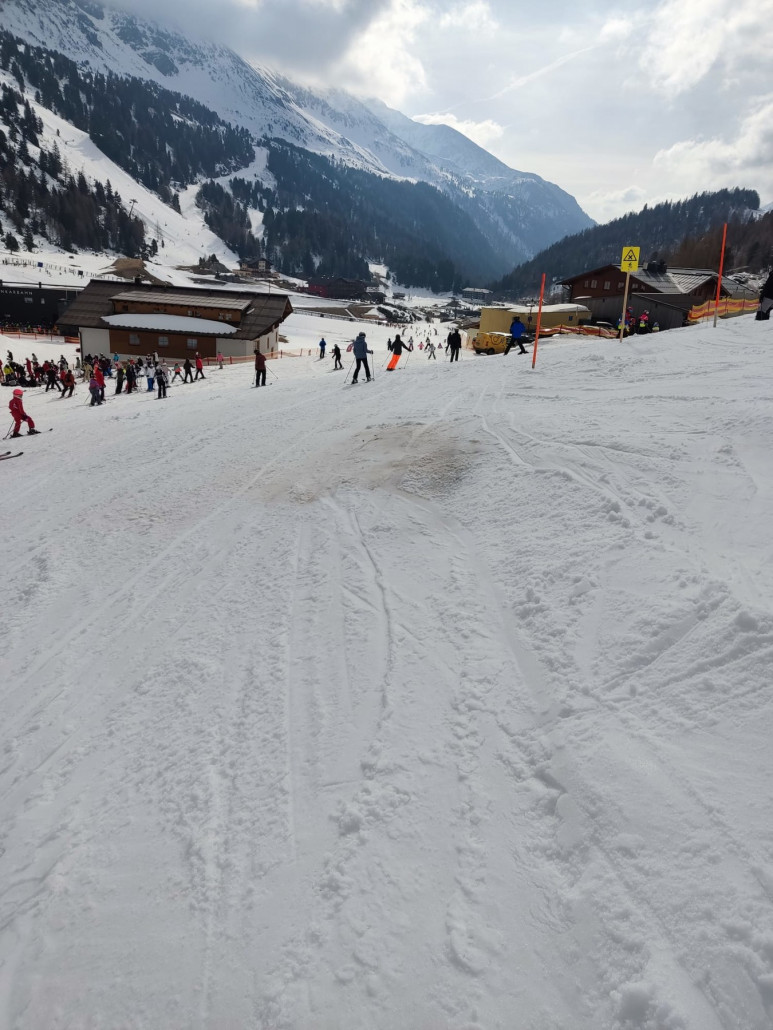 Piste 18a kurz vor der Edelweißbahn, die Stelle würde im Laufe des Tages auch größer