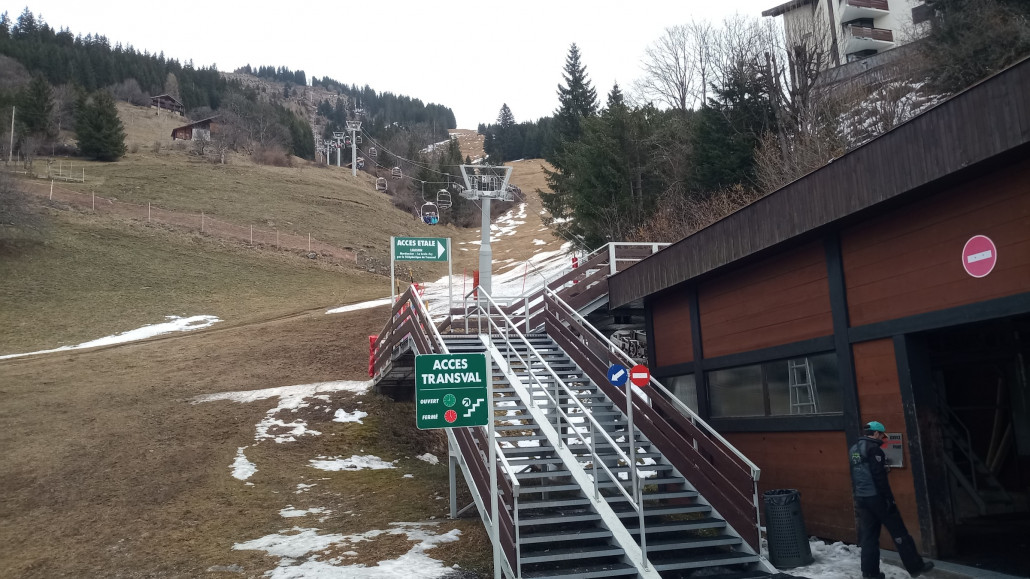 Auf dem auch ein Talfahrt Stattfinden musste, das grünbraune sollte eigentlich weiß sein.