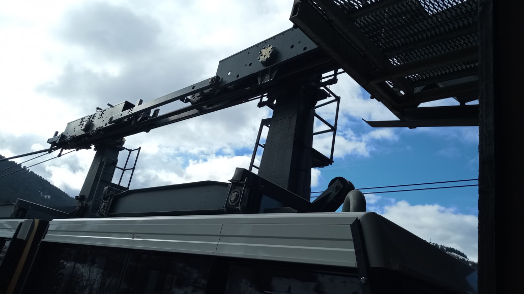 Dies haben keine Tragseilbremse daher 2 Zugseile