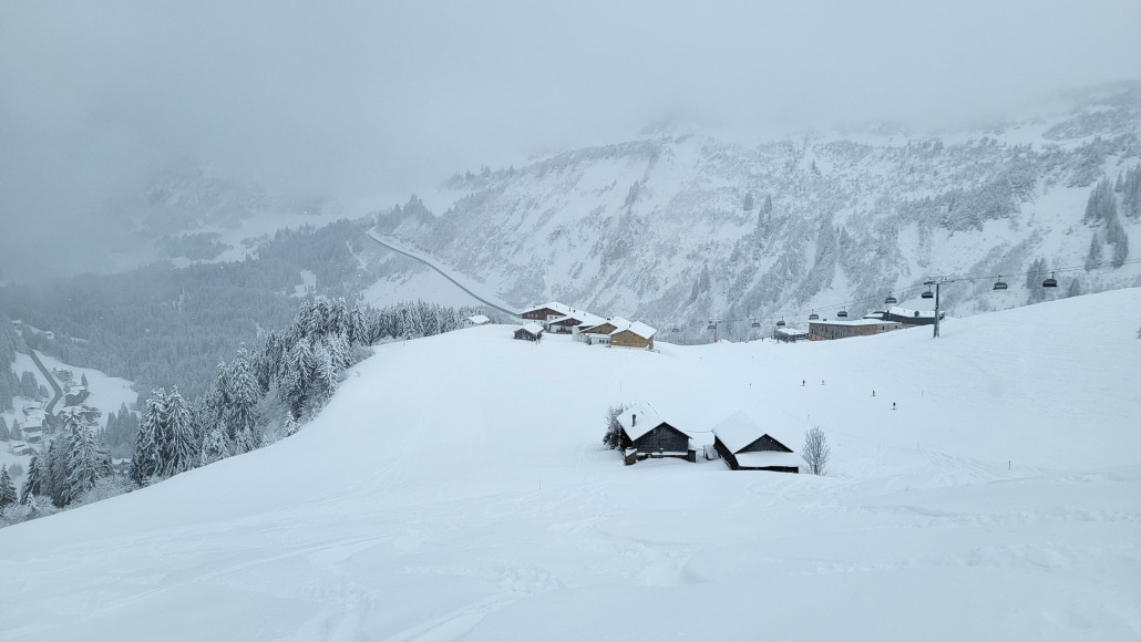 Erstmals die weiterhin geschlossene 6 gefahren. Hier lag gestern fast kein Schnee mehr.
