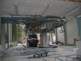 23-Talstation Innenansicht vom Eingangsbereich her.jpg