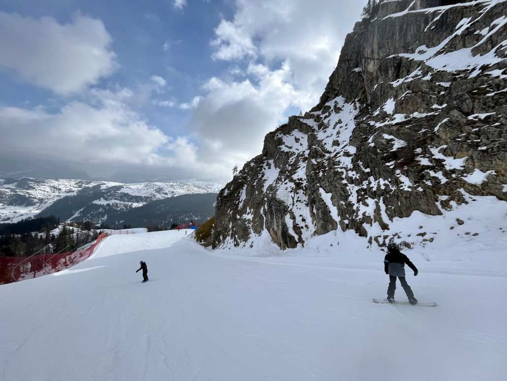 ...und direkt weiter auf dem ersten roten Segment der 1 die dann "Boé" heißt, nach dem Fels rechts den Abzweig zur 22