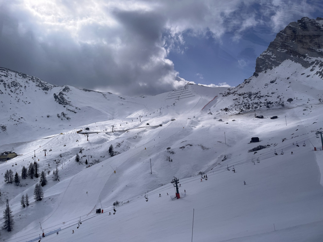 Nordhänge am Pordoi recht winterlich...