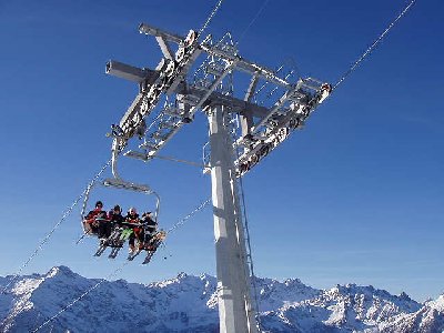 Übrigens der Fahrkomfort ist enorm hoch. Da können alle anderen KSB Hersteller Einpacken. Kein Holpern oder Rattern, Dicke Thermopolster