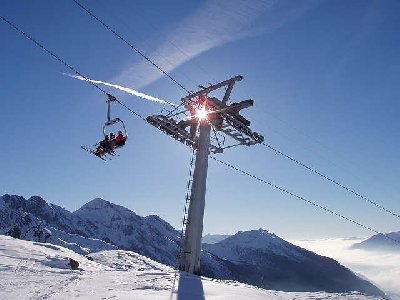 Die Anlage wurde somit ohne Baubewilligung aufgestellt. Die Zuständigen behörden merkten den Beschiss erst als die Anlage schon stand.