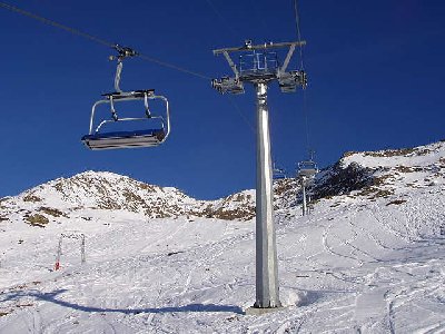 Sektion 2 als 4KSB ausgelegt mit aber nur 1200p/h und ohne Garage. Das Konzessionsgesuch bezog sich als Ersatz für den Skilift auf eine Ersatzanlage.