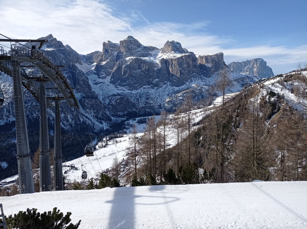 Sella vom Col Pradat, rechts dahinter der Langkofel