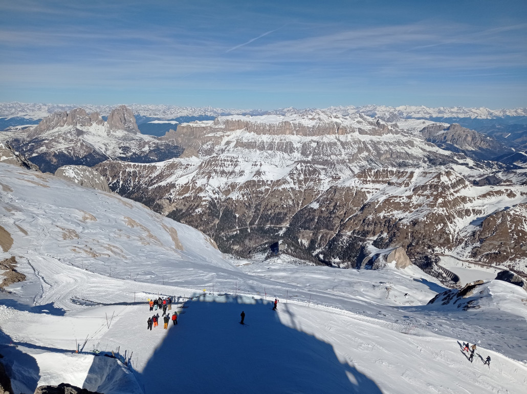 Langkofel und Sella sehen von oben gar nicht mehr so mächtig aus...
