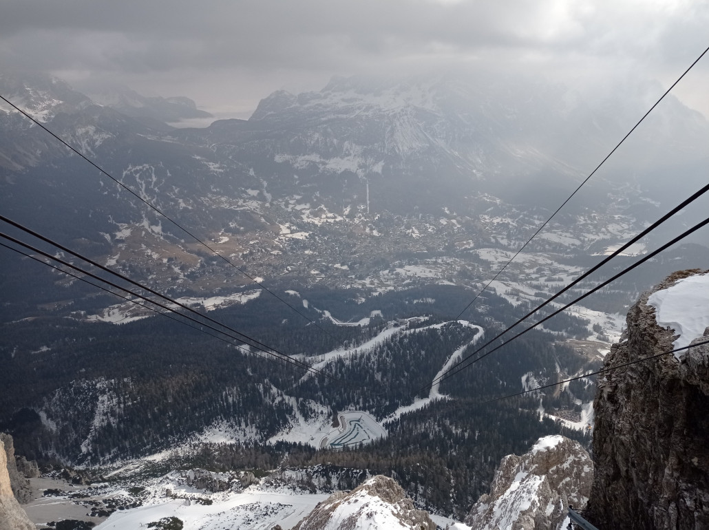 Tiefblick vom Ra Valles über Col Druscie nach Cortina