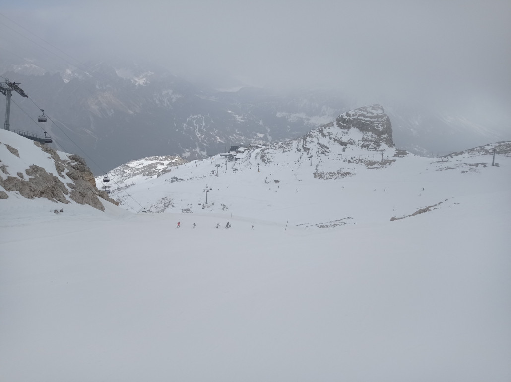 Direkt unter der Wolkengrenze, Blick nach Ra Valles