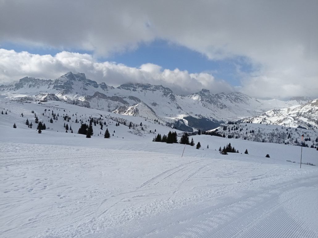 Morgenblick vom Cherz zum Padonkamm, Marmolada noch in Wolken