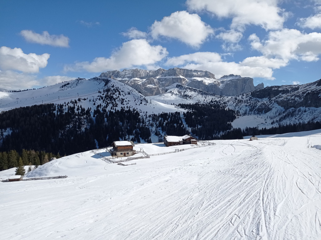 Sellagruppe, davor Ciampinoi und Piz Sella