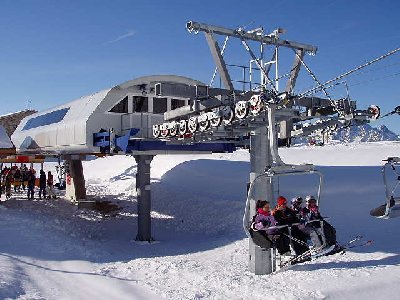 4KSB Lago di Cari. Dank solchen Bauaktionen müssen alle anderen schweizer Seilbahnen bei ihren Bauplänen leiden und noch mehr auflagen erfüllen. :-(
