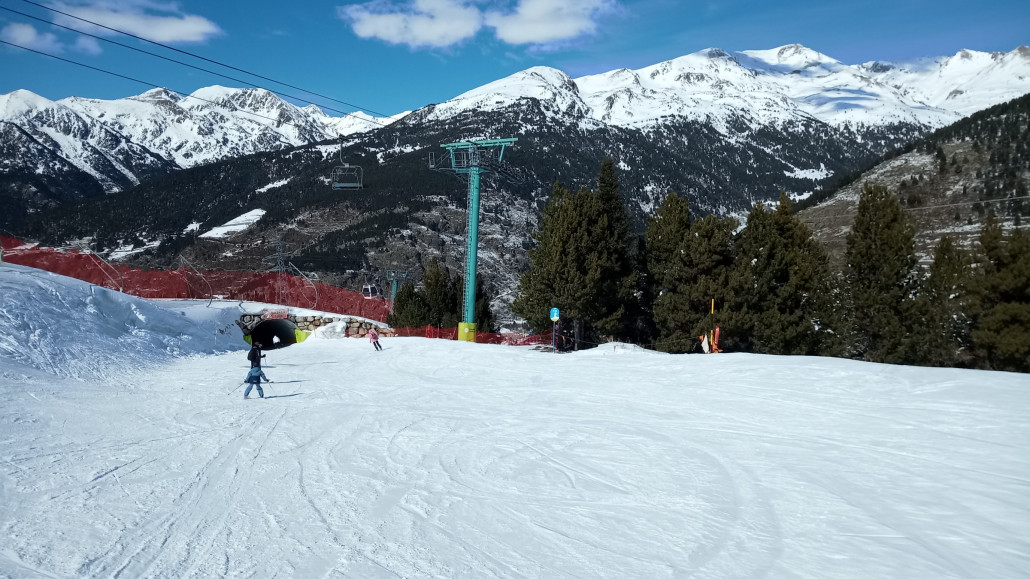 Tunnel, grüne Liftstütze, Fangnetze, wird doch wohl nicht sein?